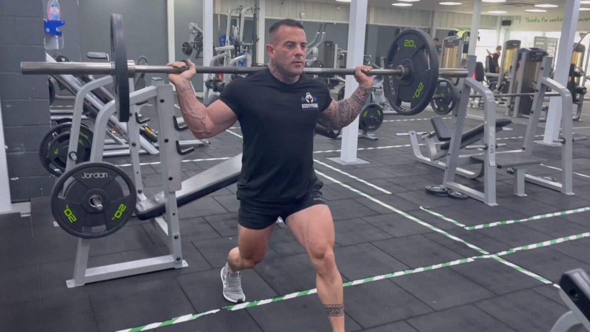 Barbell forward lunge